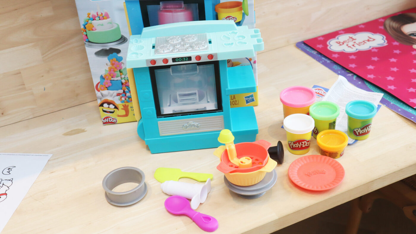 Lekker creatief met de Play-Doh Taartenoven